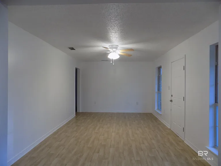 23266 Wilson Dr — Photo 2