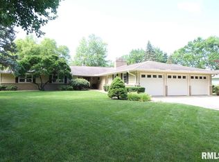 124 E Coventry Ln, Peoria, IL 61614