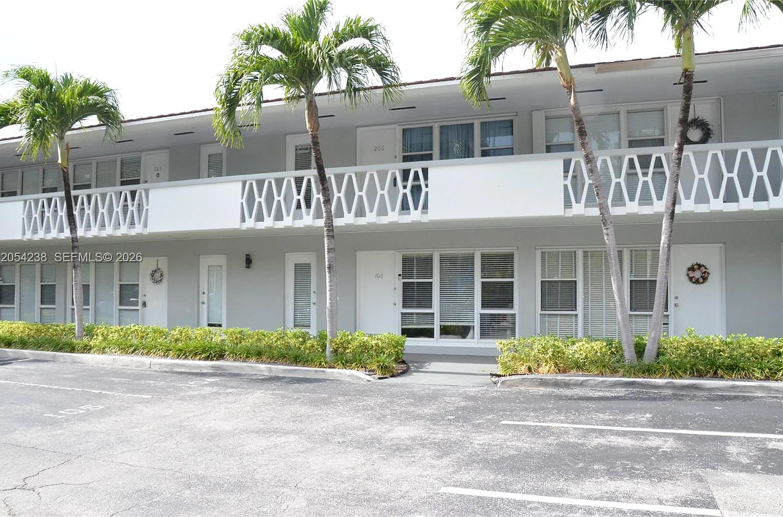 Edgewater Of Coral Gables — Photo 3
