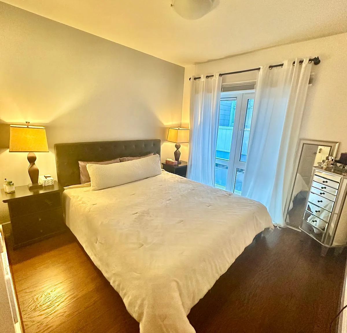 3 bed, 1183 sqft, $4,200 — Photo 3
