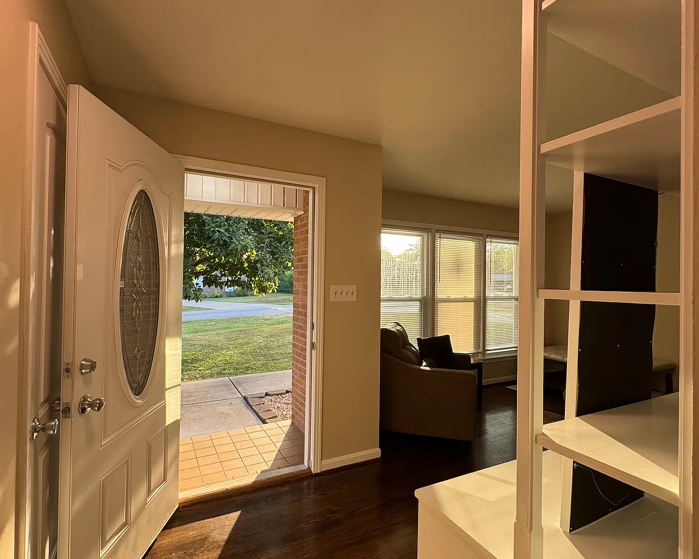 3 bed, 1.5 bath, 2886 sqft, $5,000 — Photo 2