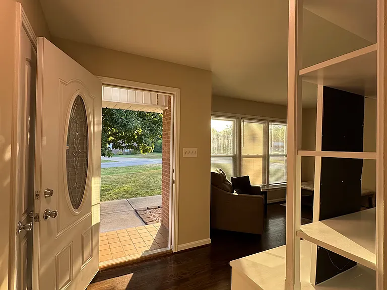 1017 Primrose Dr — Photo 2