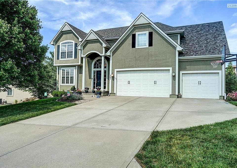 1st image of 721 SW Winterstar Dr