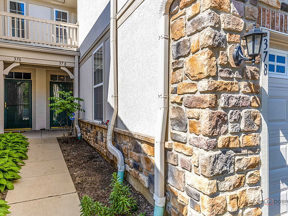 3rd image of 378 Bay Tree Cir