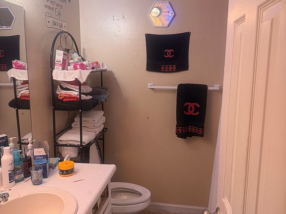 3rd image of 140 Lanier Dr #138