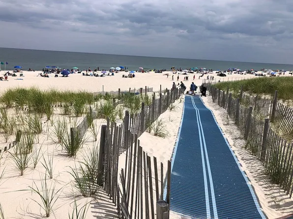 32 2nd Ln, Seaside Park, NJ 08752