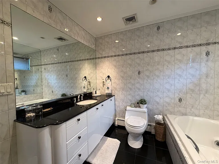 60 Trenton Ave — Photo 6