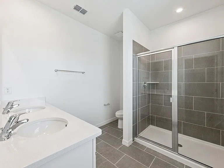 523 Orient Ave — Photo 10