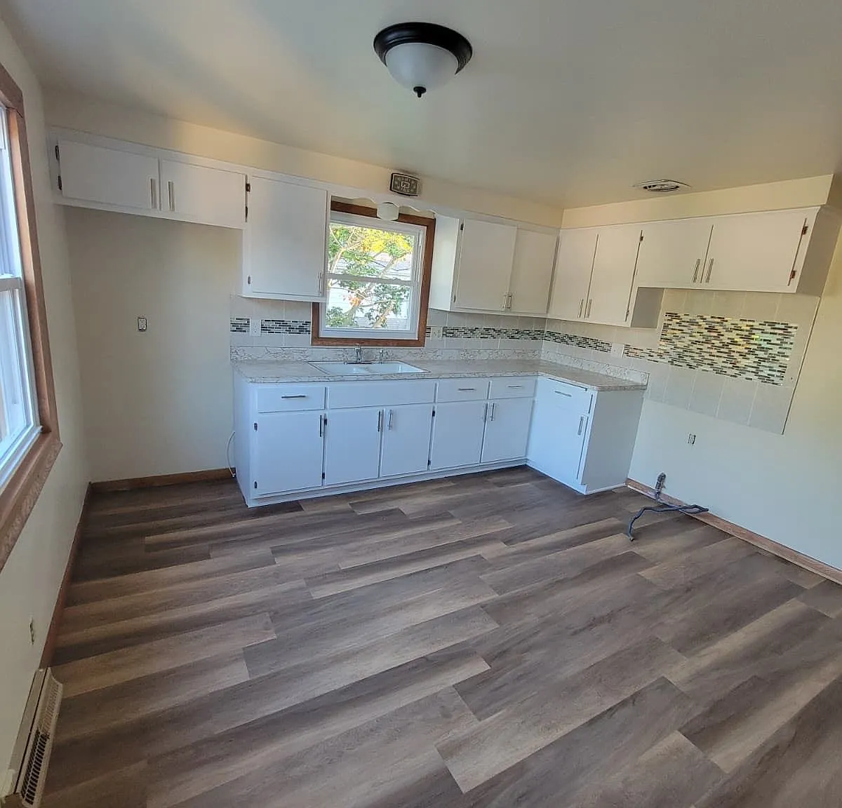2 bed, 1.0 bath, $1,250 — Photo 2