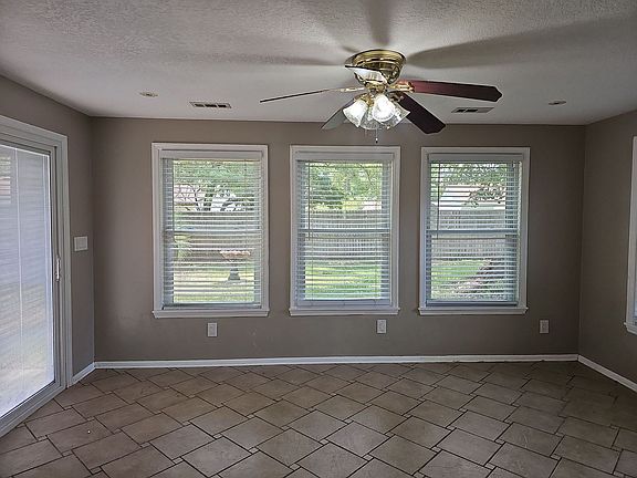 3rd image of 2711 Julie Ln