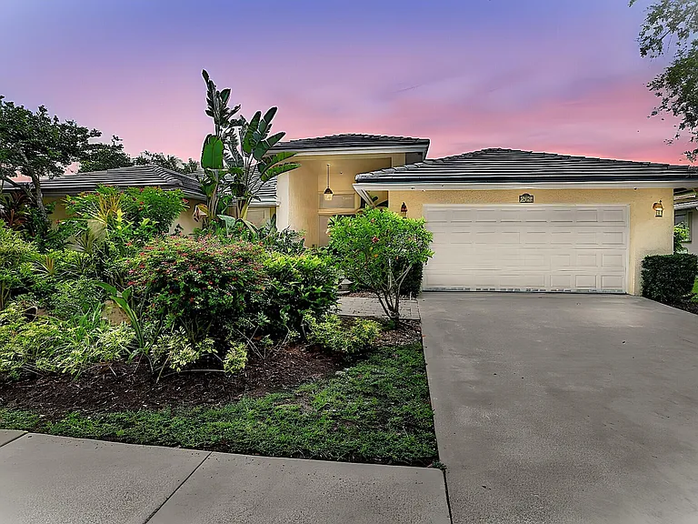1230 Fairfax Ct — Photo 2
