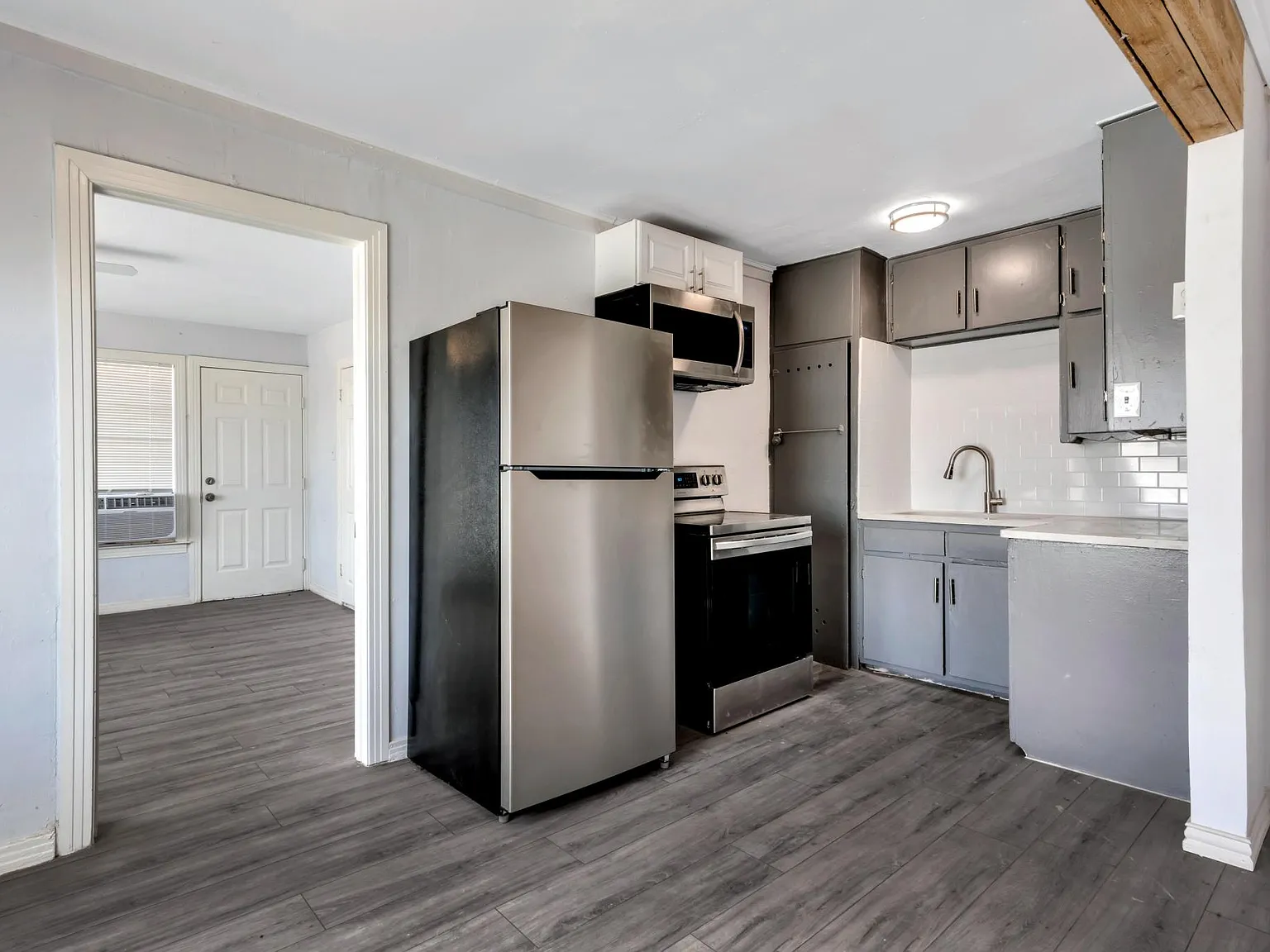305 N Robinson St — Photo 4