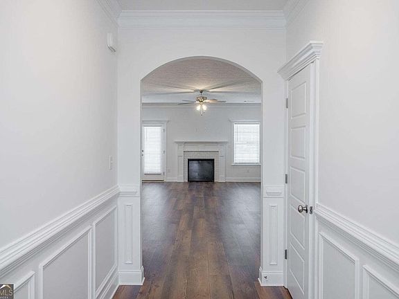 5th image of 1009 Berkley Ct