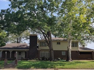 705 Calvert St, Hearne, TX 77859