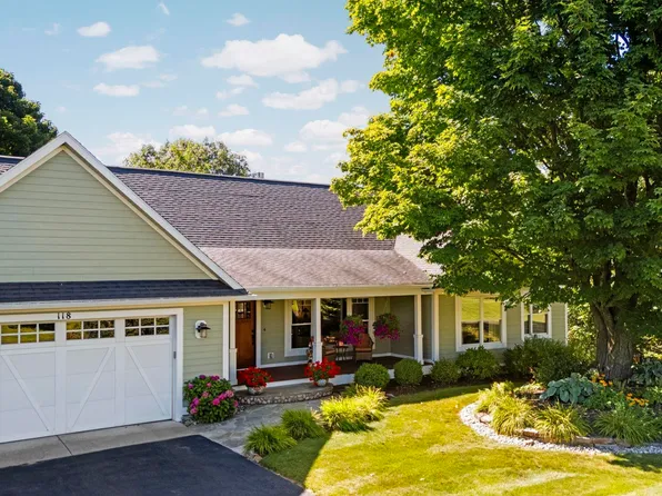 118 Farm Ln, Traverse City, MI 49696