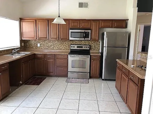 3 bed, 1426 sqft, $2,651 — Photo 2