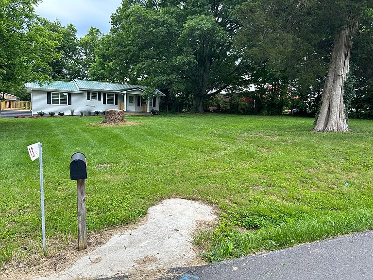 1380 Cummins Ferry Rd — Photo 5