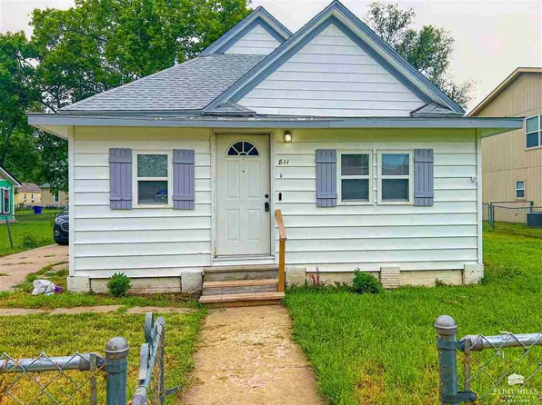811 W 13th St, Junction City, KS 66441