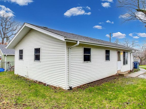 4th image of 18304 W Grand Dr