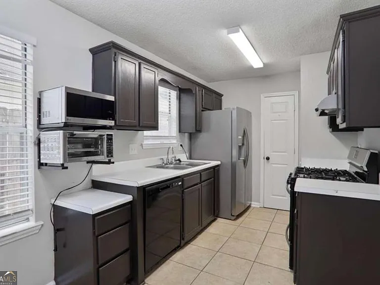 3756 Old Oak Ct — Photo 6