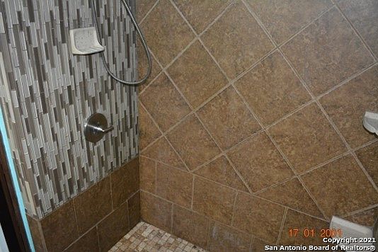 5th image of 730 Robert Dr