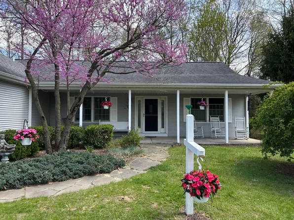 70255 51st St, Lawrence, MI 49064