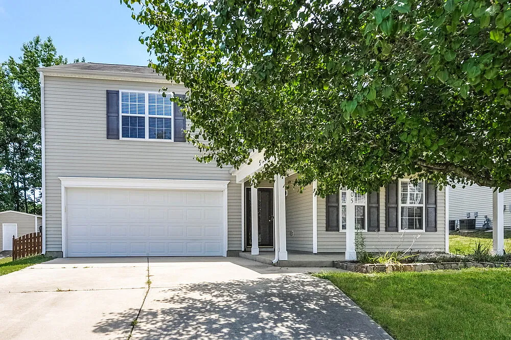4 bed, 2.5 bath, 2724 sqft, $2,460 — Photo 1
