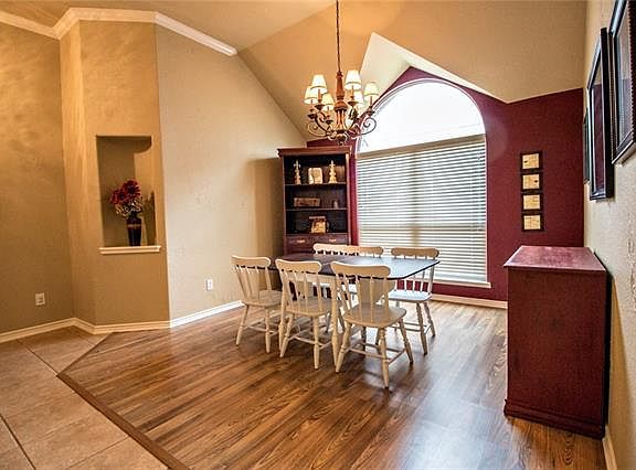 5th image of 8105 Twin Oaks Dr