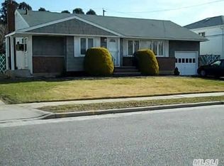 126 Haverford Rd, Hicksville, NY 11801