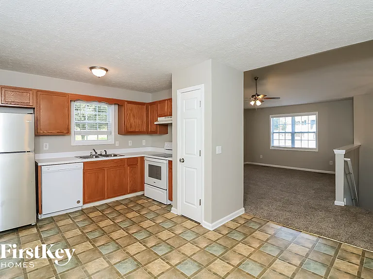 16 Pleasant Dr — Photo 9