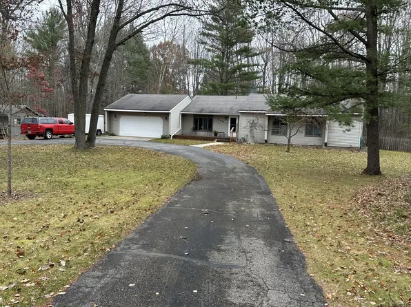 745 Robinhood Ln, Grayling, MI 49738