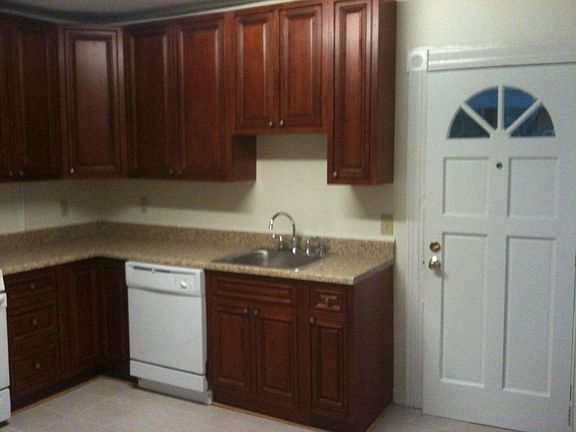 4th image of 105 Bloomsbury Ave