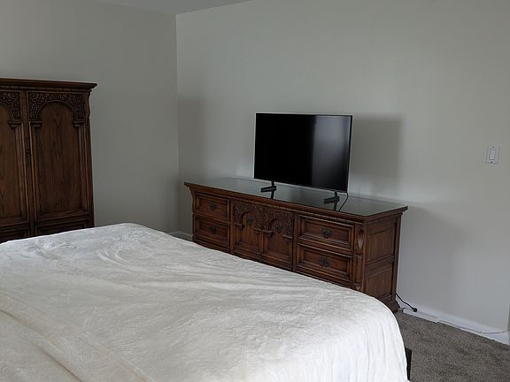 master bedroom has smart 43" tv full cable