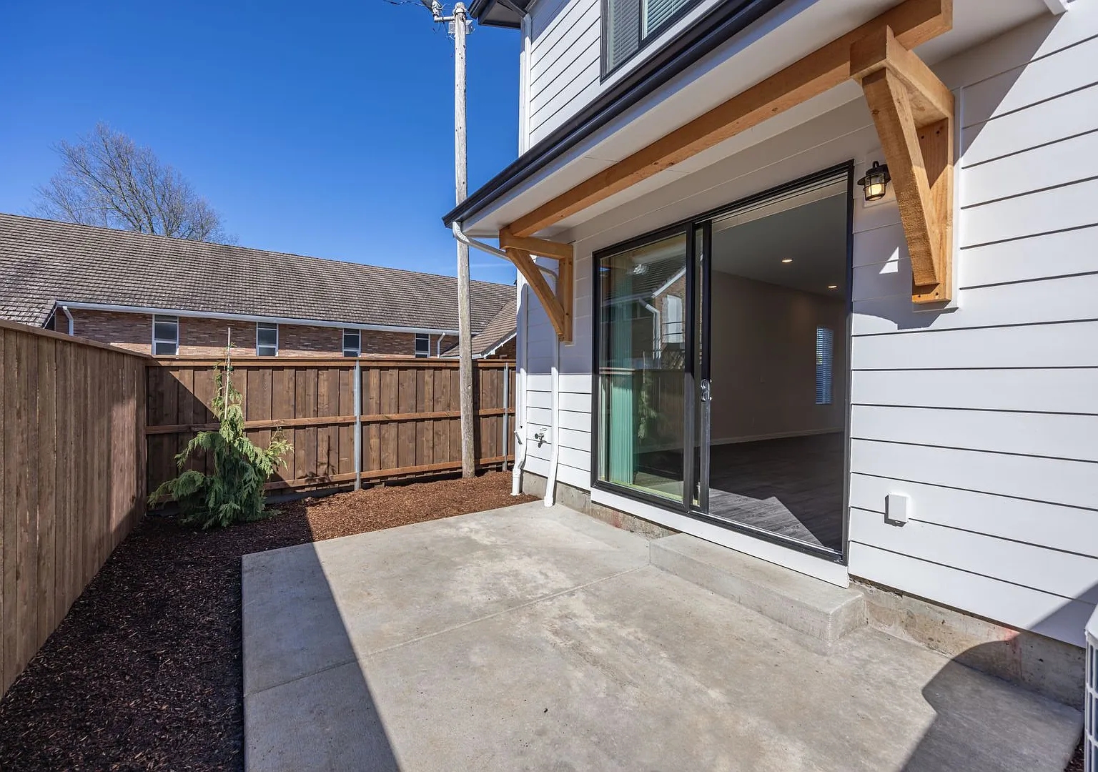Built in 2024 - 3 bedroom with loft/office & AC — Photo 2