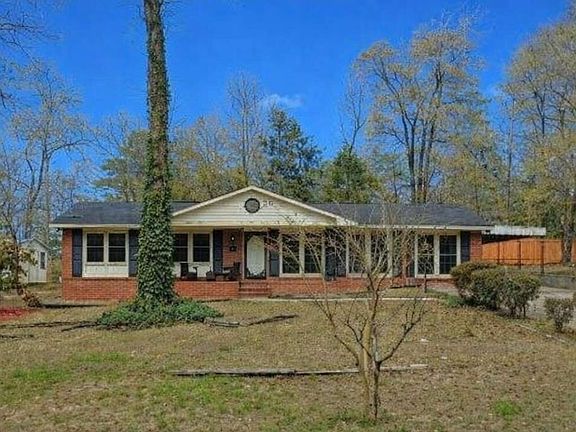3rd image of 5 Clausen Dr