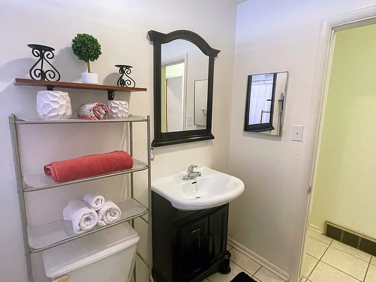Bathroom (view from shower/tub)
