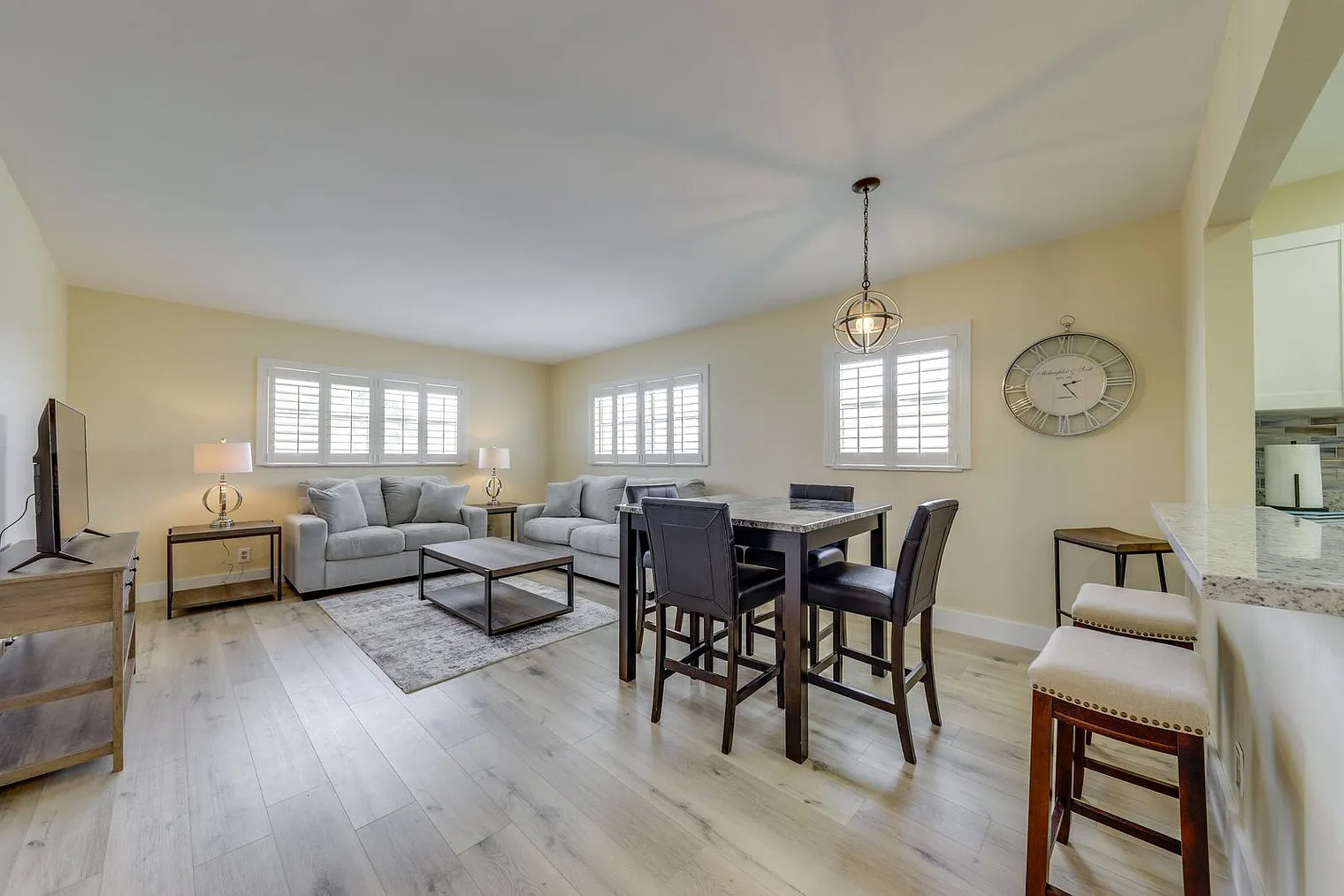 2 bed, 2.0 bath, 1162 sqft, $3,774 — Photo 4