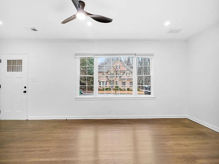 1253 Dunwoody Ln — Photo 31