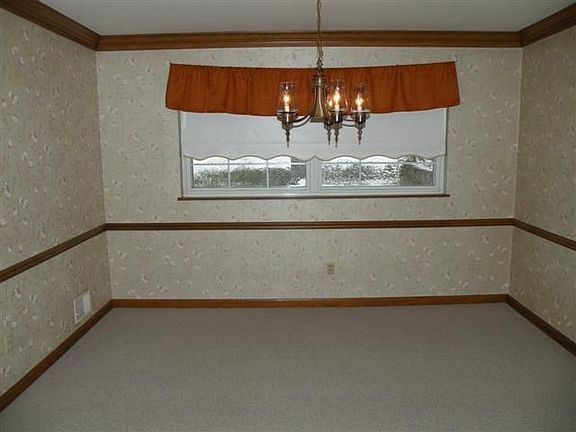 3rd image of 5111 Grossepointe Ln