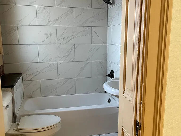 204 N Mulberry St — Photo 8