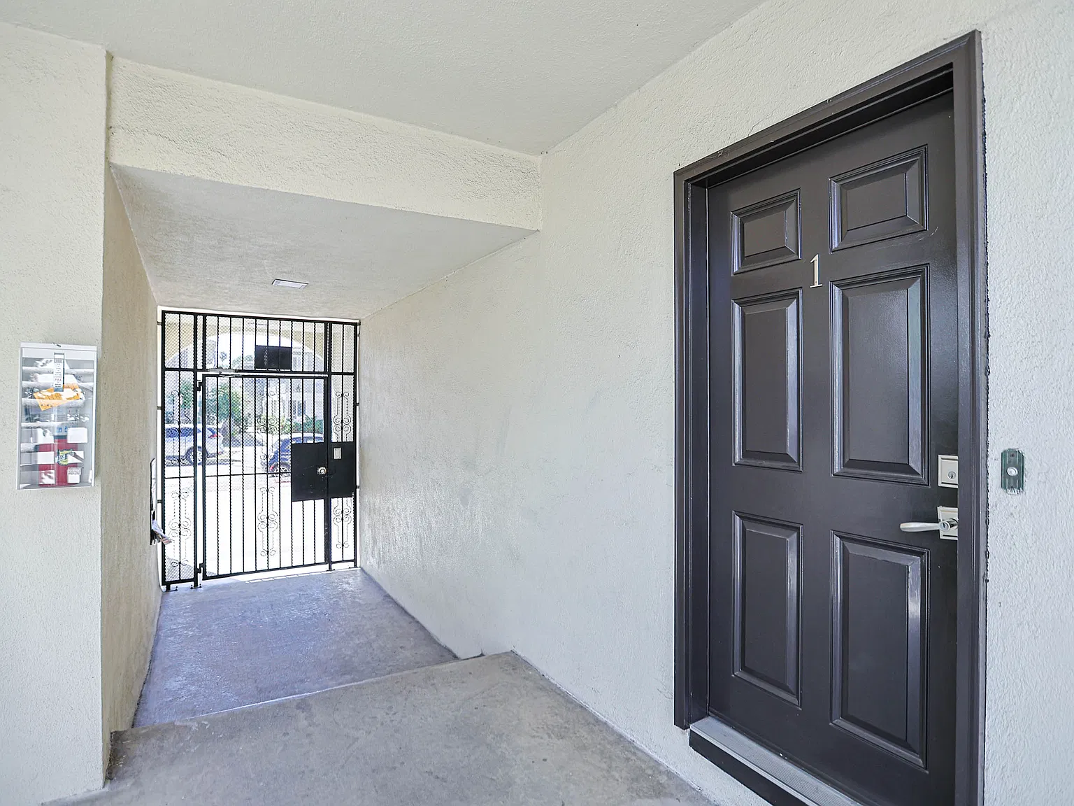 8539 Saturn St — Photo 2