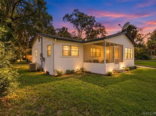 557 NE 8th Ave, Crystal River, FL 34428