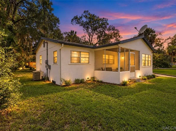557 NE 8th Ave, Crystal River, FL 34428