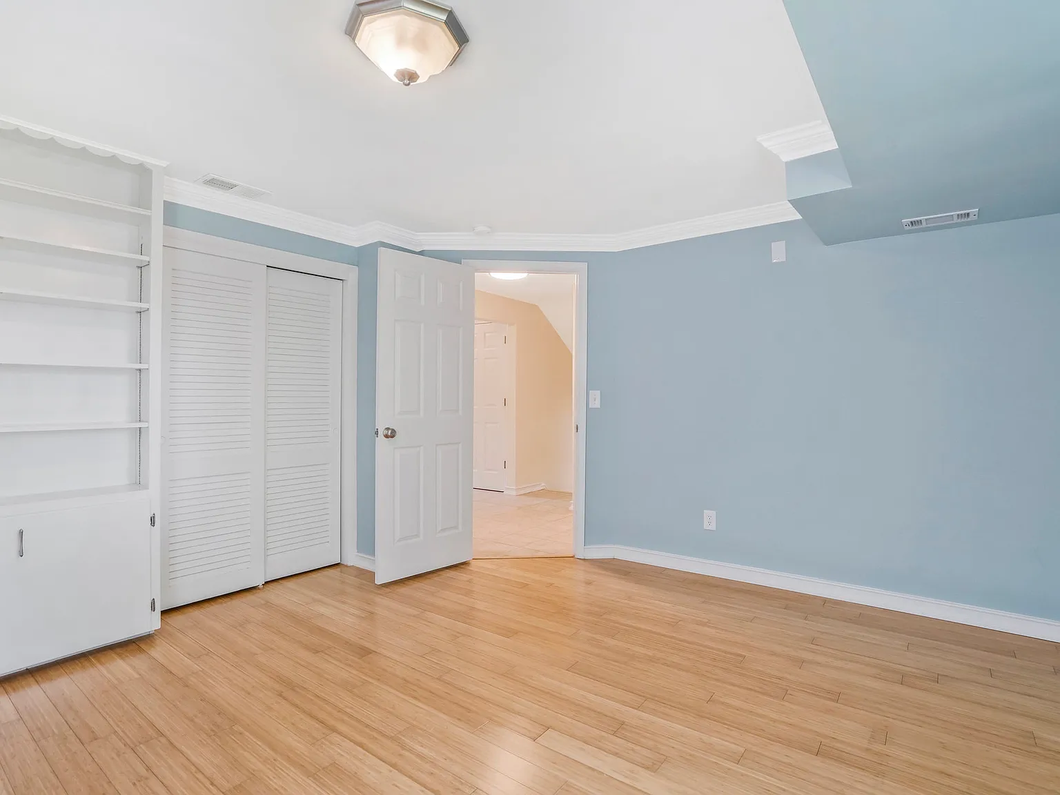 5 bed, 2278 sqft, $4,750 — Photo 4