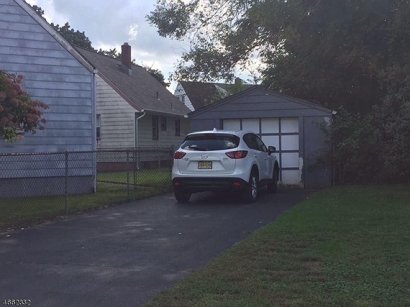 2nd image of 25 Colonial Ave