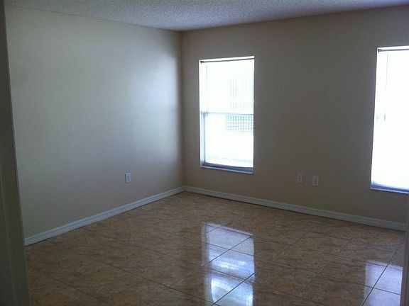 4th image of 137 Owenshire Cir