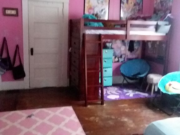 3rd image of 204 College St