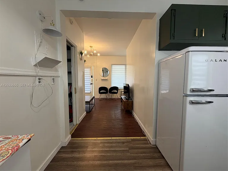 8420 Byron Ave #6 — Photo 11