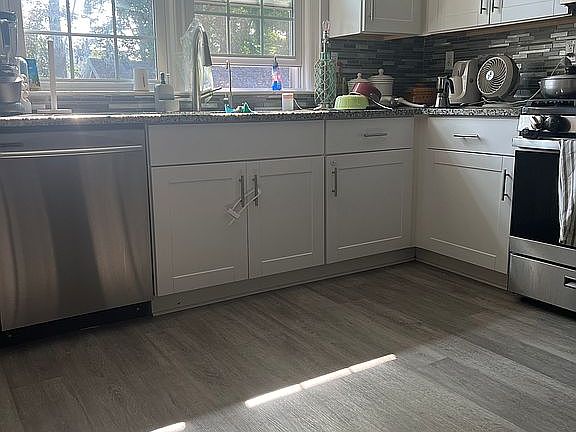 4th image of 104 Terrace Ave