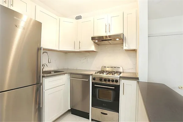 Sold by R New York | media 9